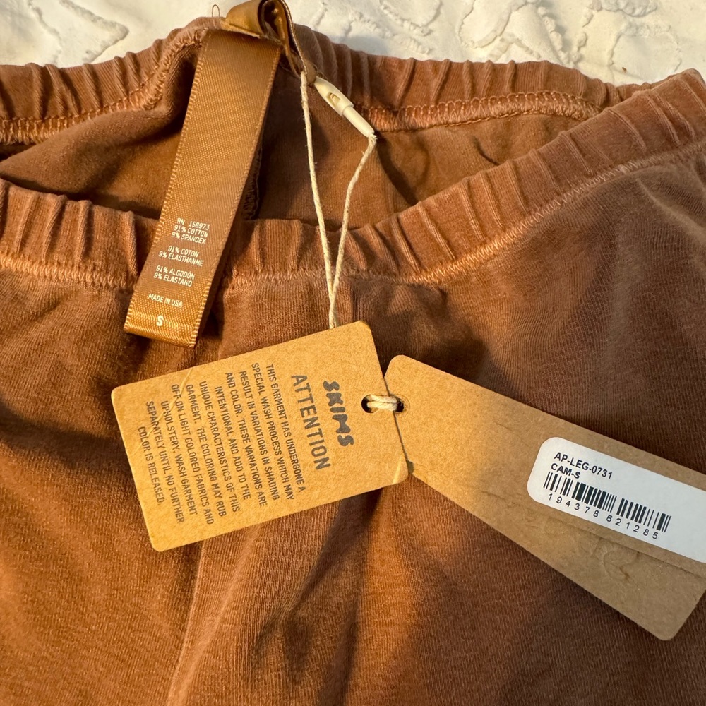 Skims camel leggings